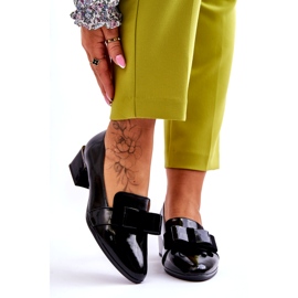 Vinceza Pompe la modă din piele lacuită, cu o fundă decorativă Shira Black negru 1