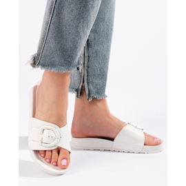 Glisoare albe Shelovet cu cataramă 1 Glisoare albe Shelovet cu cataramă 1