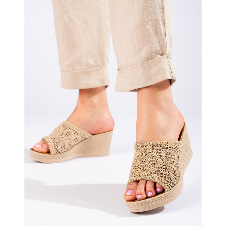 W. Potocki Sandale de damă cu pană cu centură ajurata, Potocki bej 2