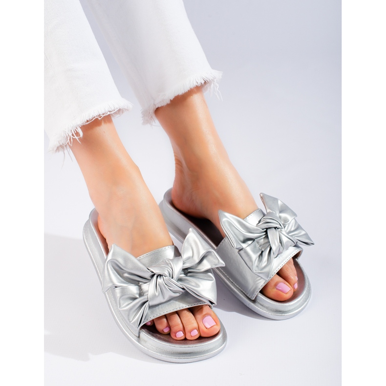 W. Potocki Papuci de damă cu fundă Potocki argintiu 1