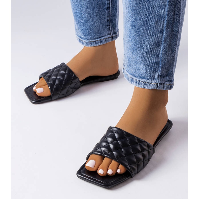 Flip-flops eleganti negri cu matlasare de la Labrie negru 1