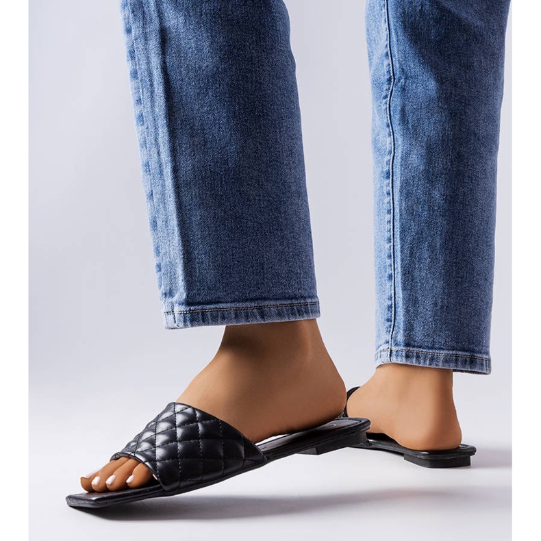 Flip-flops eleganti negri cu matlasare de la Labrie negru 2