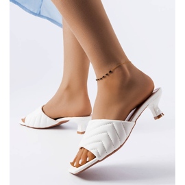 Flip-flops albi cu toc mic 1