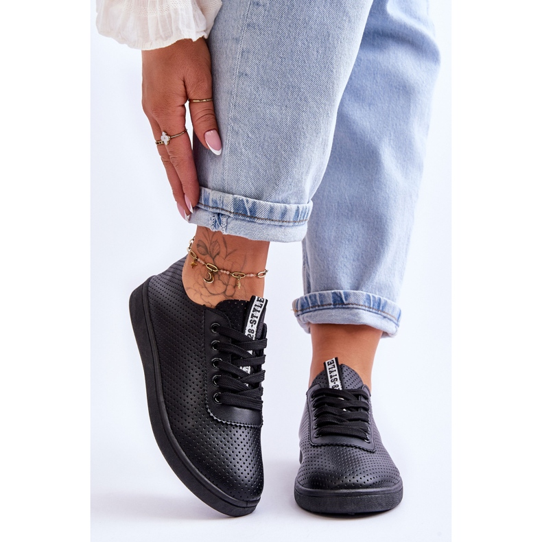 Pantofi de damă cu șireturi, ajurat, negri Carinel alb 1