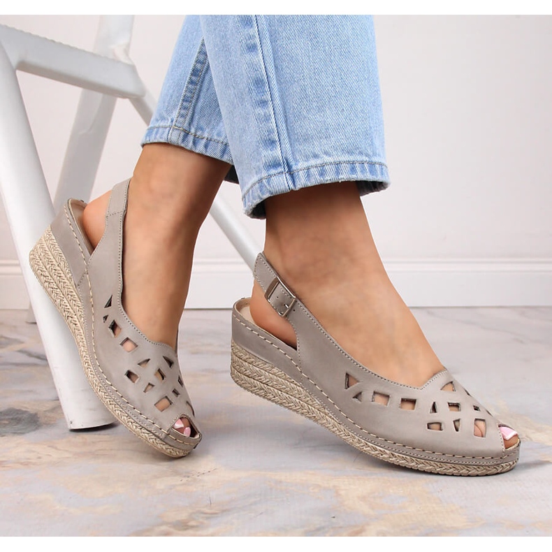 Sandale de damă confortabile din piele, gri Helios 110-33 1