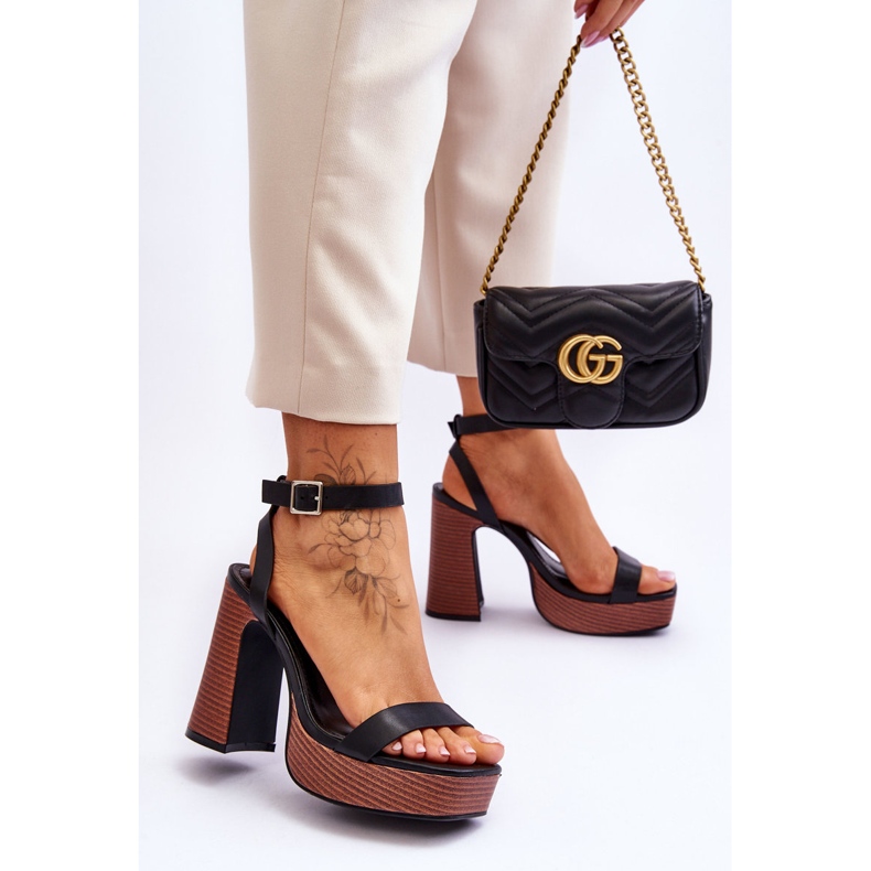 Sandale din piele pe o platformă neagră de tip Marina negru 2 Sandale din piele pe o platformă neagră de tip Marina negru 2