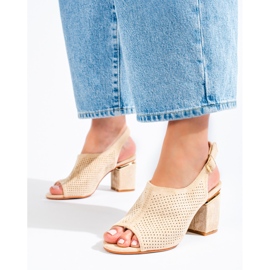 Sandale de piele intoarsa bej cu toc inalt de la Vinceza 2