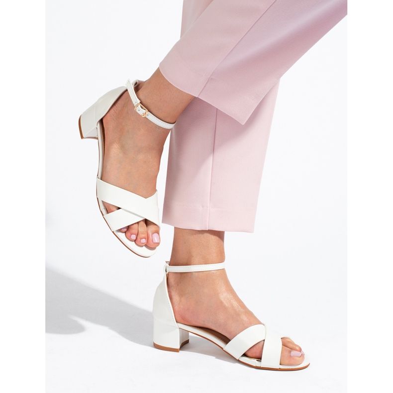 Sandale albe elegante cu toc mic de la Shelovet 1