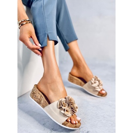 BM Sandale cu pană cu flori din Peluso Beige bej 1 BM Sandale cu pană cu flori din Peluso Beige bej 1