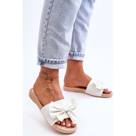 FK1 Papuci de damă la modă cu fundă albă Estera 2 FK1 Papuci de damă la modă cu fundă albă Estera 2